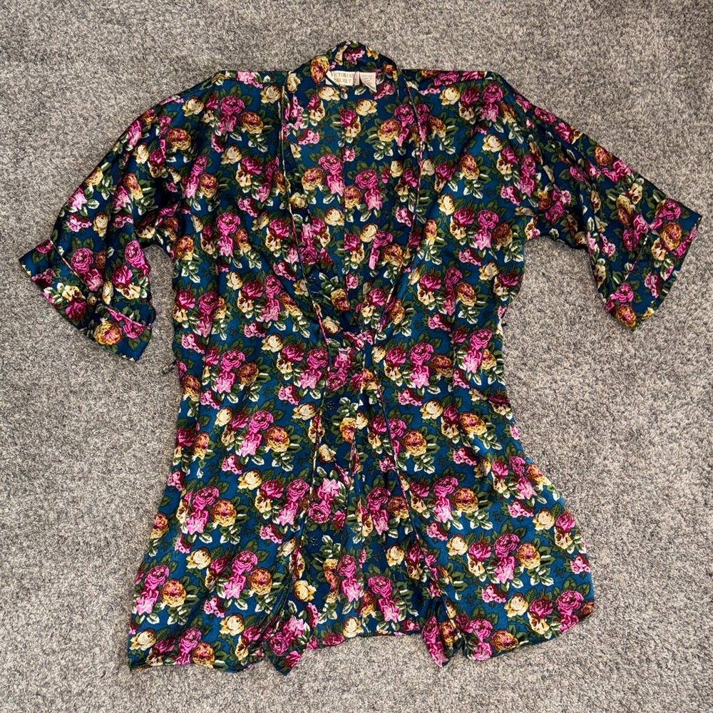 Victoria’s Secret Vintage Gold Label 100% SILK Robe